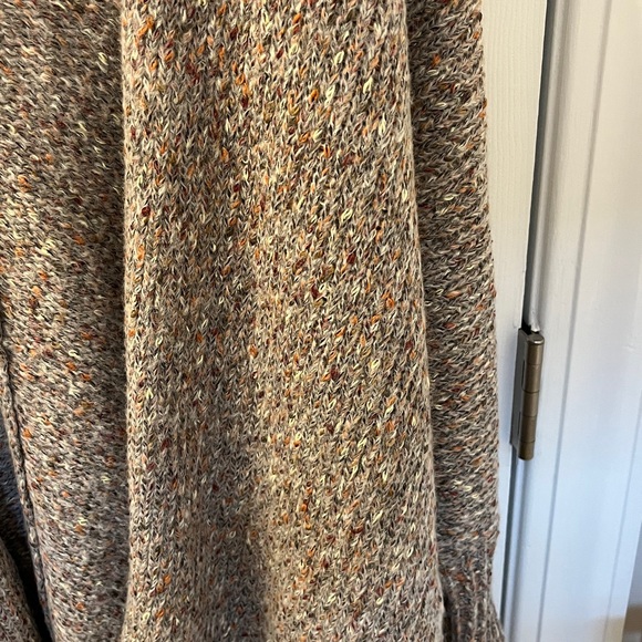 NWOT Love x Design Women's Taupe Gray Knit Sweater - Picture 4 of 6